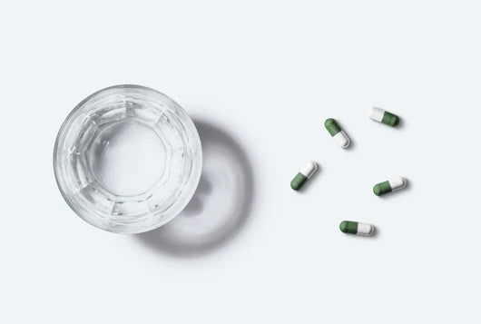 Kijimea-capsules en een glas water